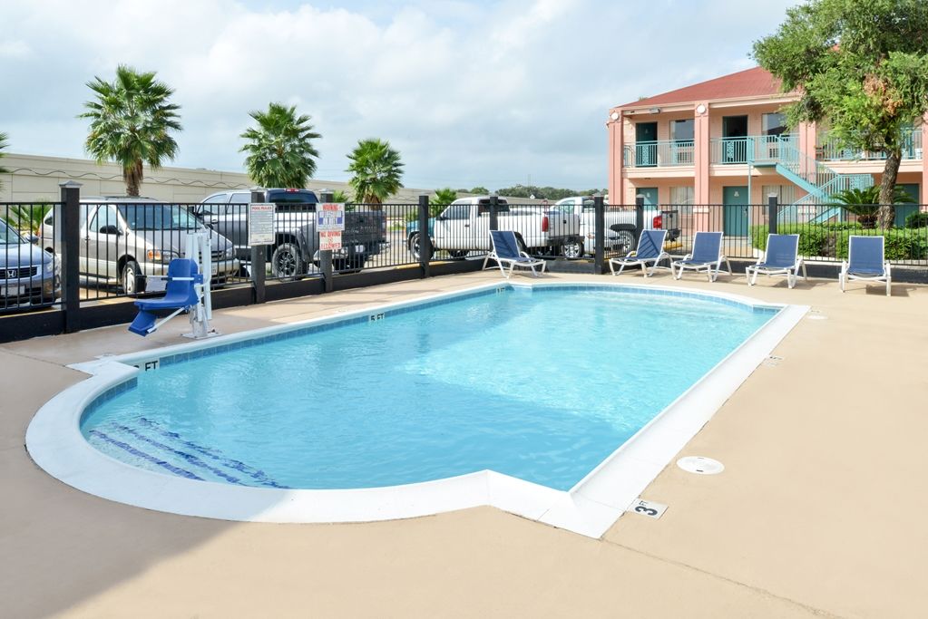 Americas Best Value Inn Clute Facilités photo
