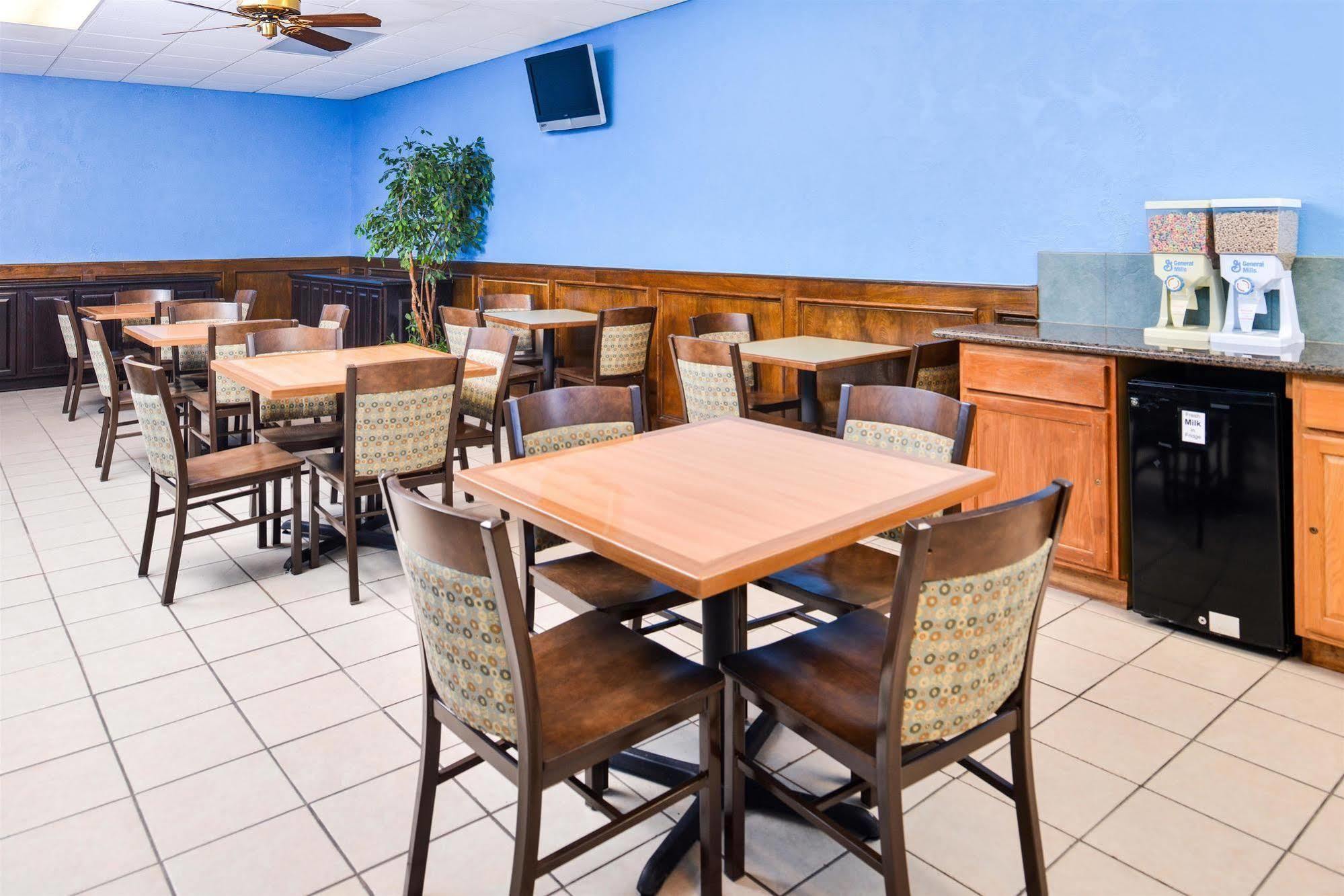 Americas Best Value Inn Clute Extérieur photo