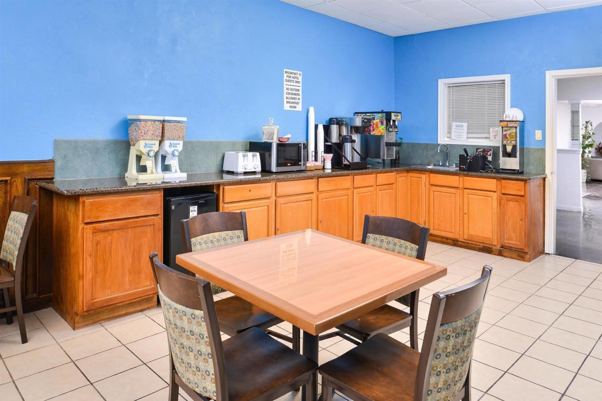 Americas Best Value Inn Clute Extérieur photo